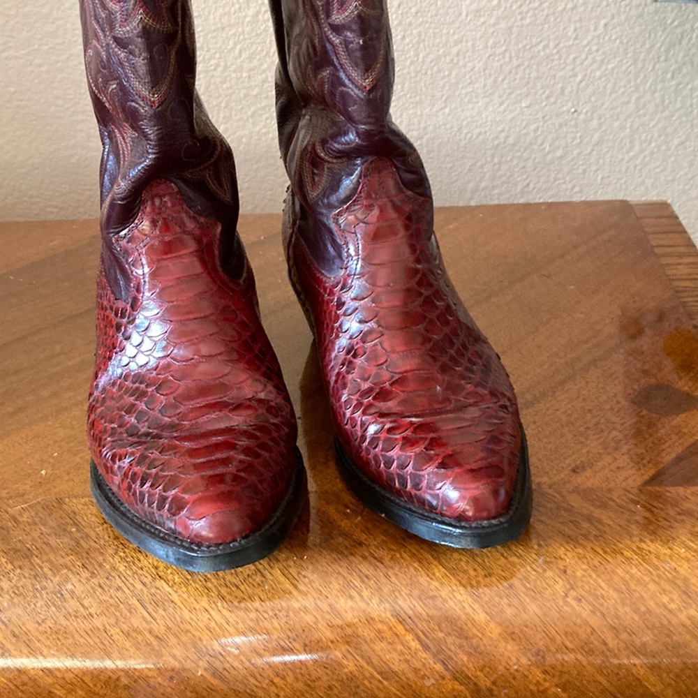 Tres Toritos burgundy python